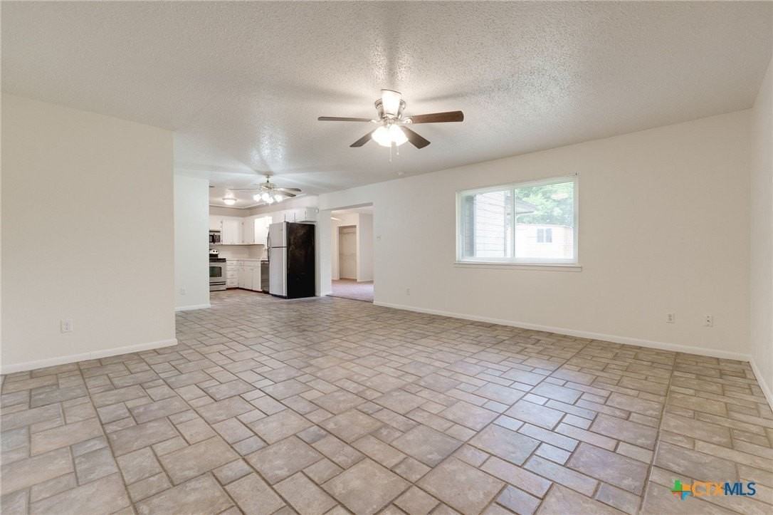 1103 Deorsam Dr - Photo 2 of 15