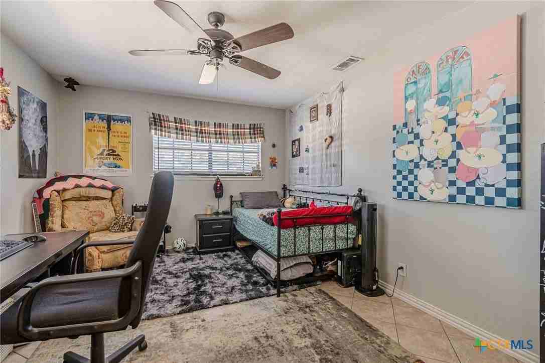 133 Algarita St - Photo 3 of 43