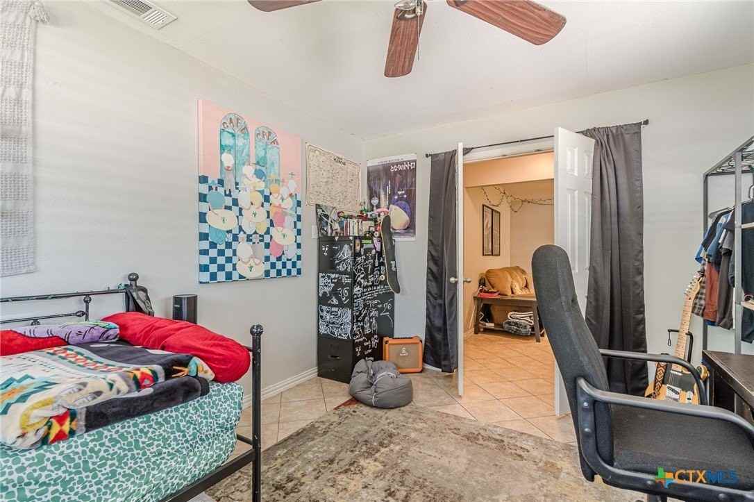 133 Algarita St - Photo 5 of 43