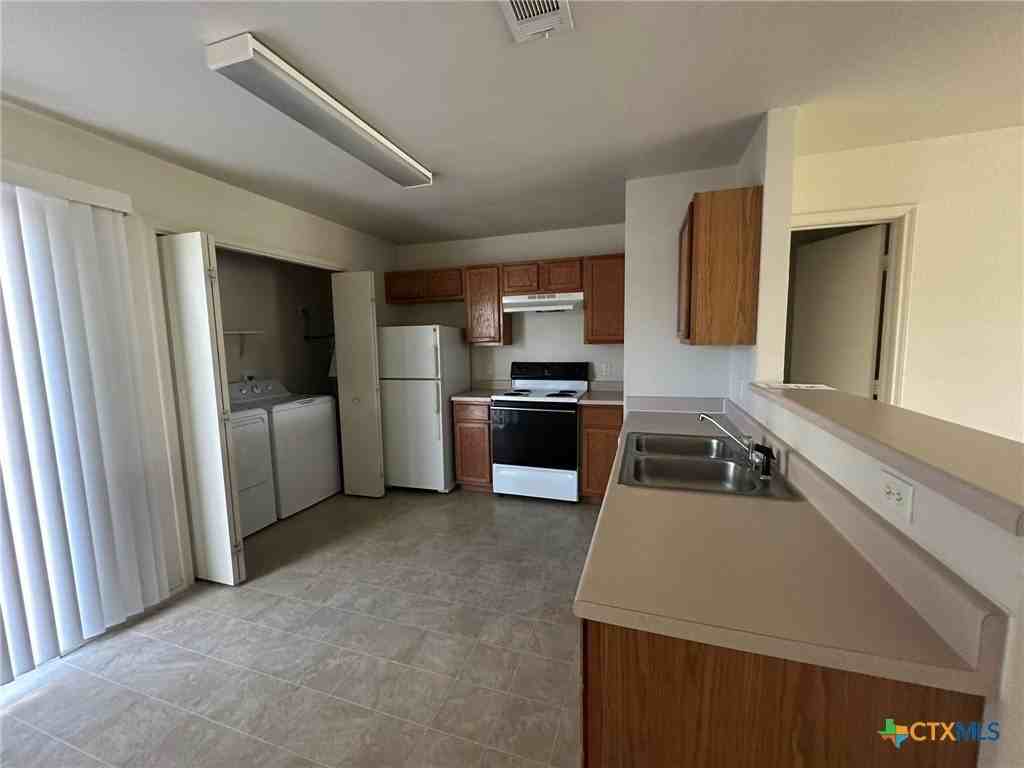 1620 Inca Dr Apt B - Photo 6 of 15