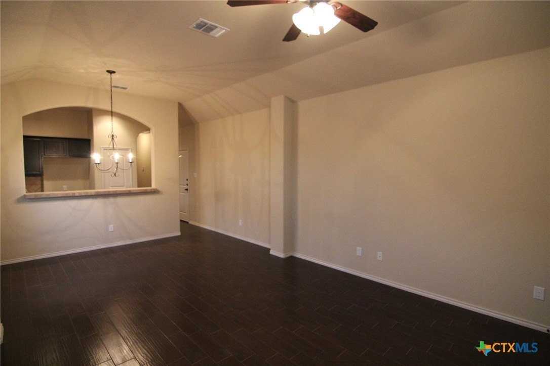 534 Creekside Cir - Photo 3 of 11