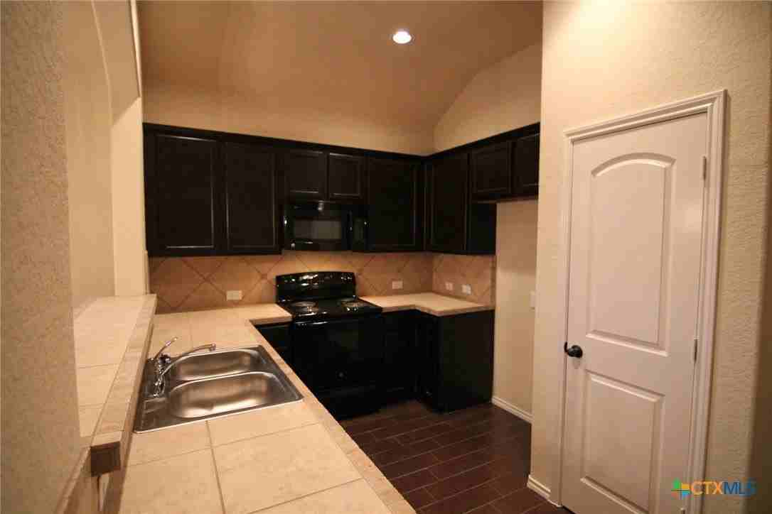 534 Creekside Cir - Photo 4 of 11