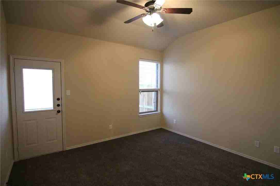 534 Creekside Cir - Photo 5 of 11