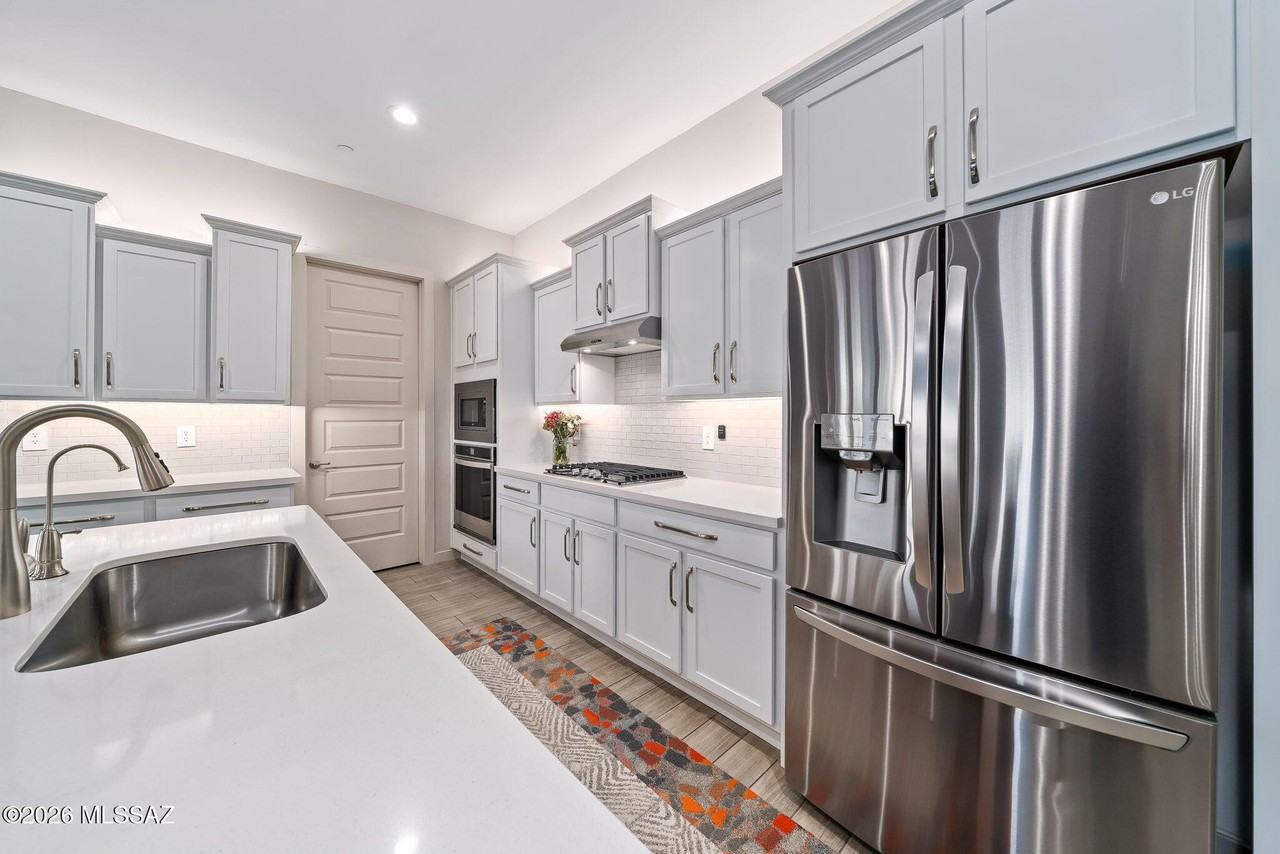 5436 W Beacon Hill Dr - Photo 2 of 7