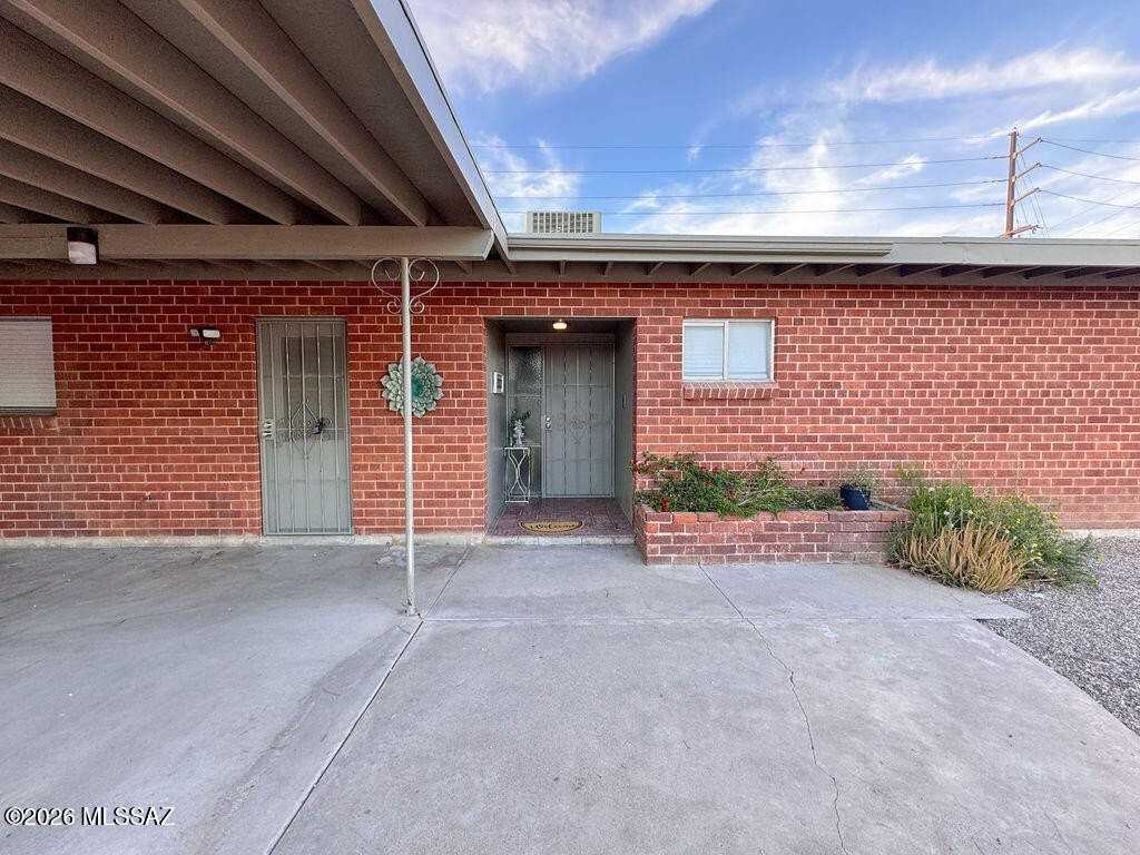 7041 E Hawthorne St - Photo 2 of 47