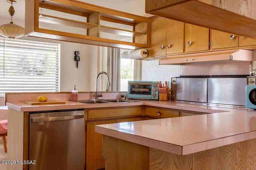 7041 E Hawthorne St - Photo 5 of 47