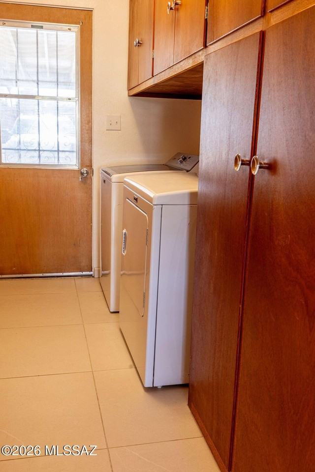 7041 E Hawthorne St - Photo 7 of 47