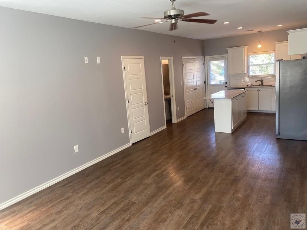 812 W 32nd St - Photo 4 of 11