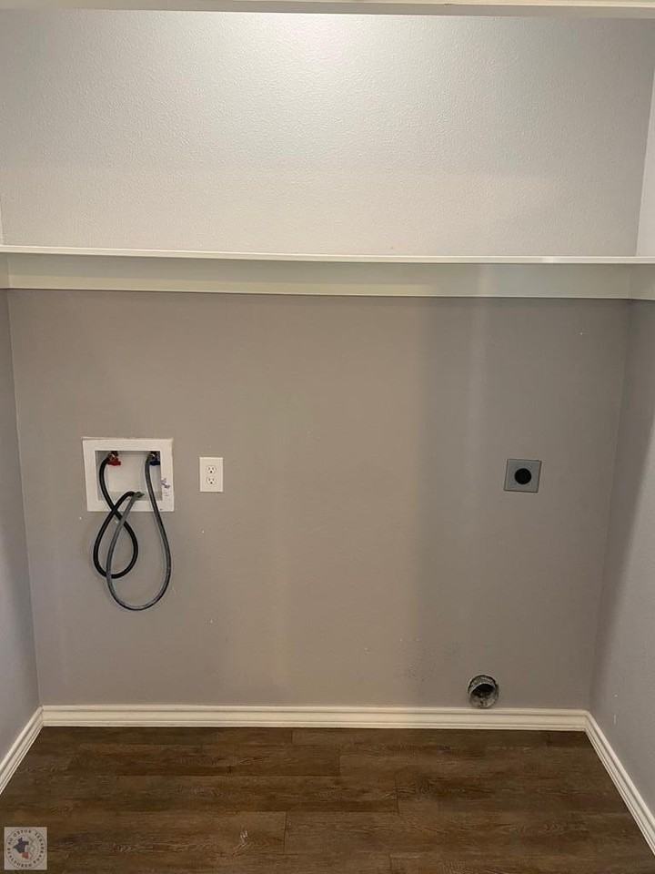 812 W 32nd St - Photo 6 of 11