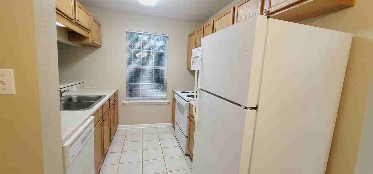 2740 W Tharpe St Apt 601 - Photo 6 of 26