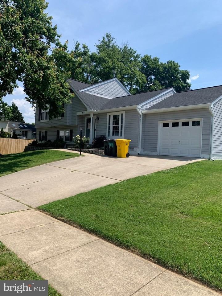 812 Vacation Dr - Photo 2 of 2