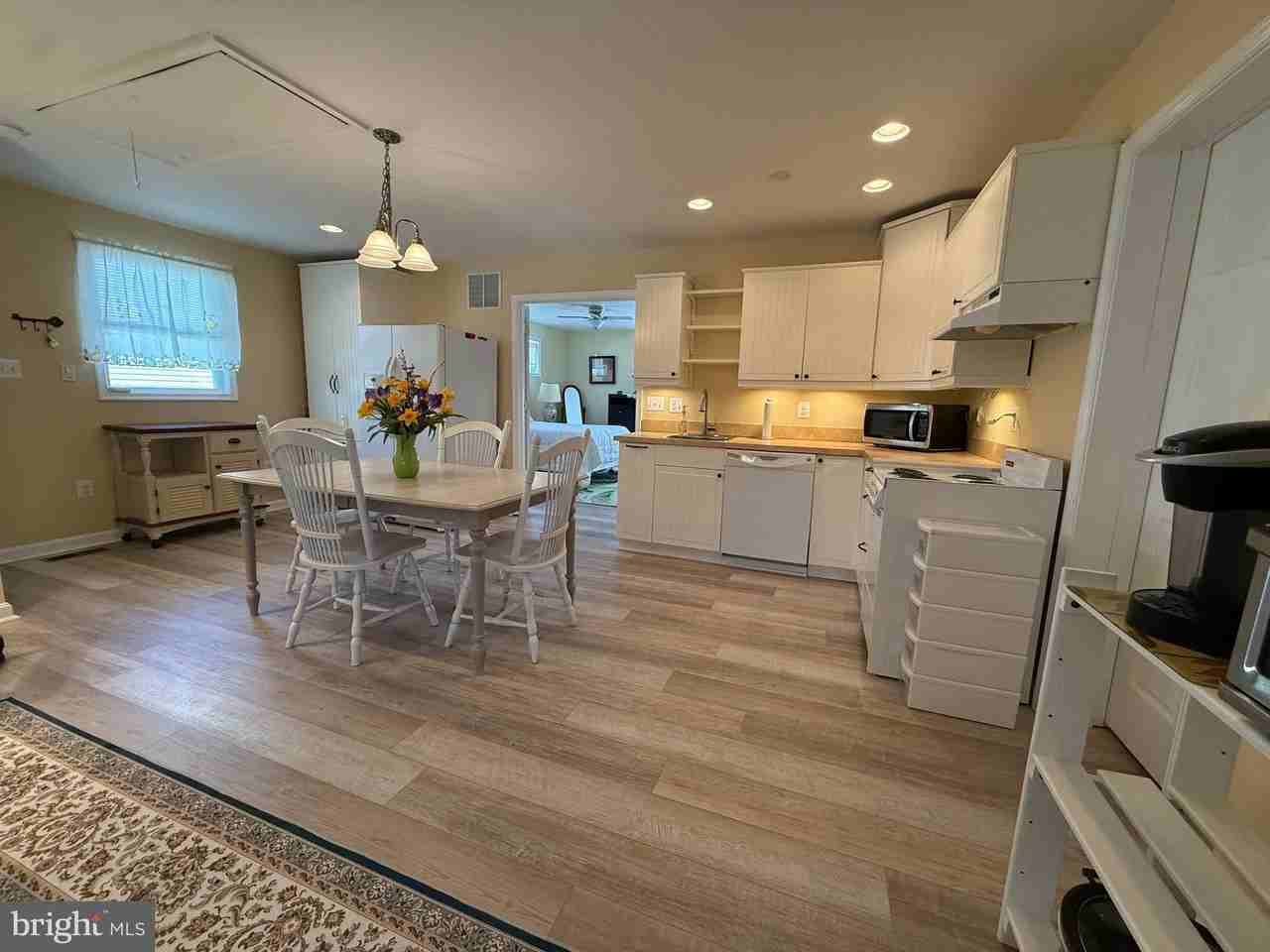 Bonaparte Ave - Photo 4 of 14