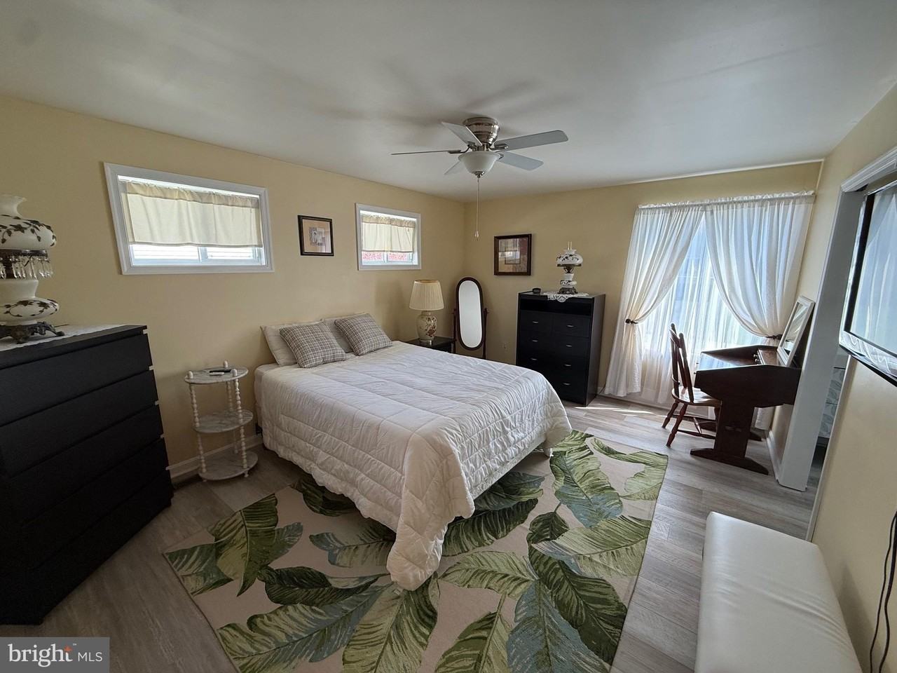 Bonaparte Ave - Photo 5 of 14