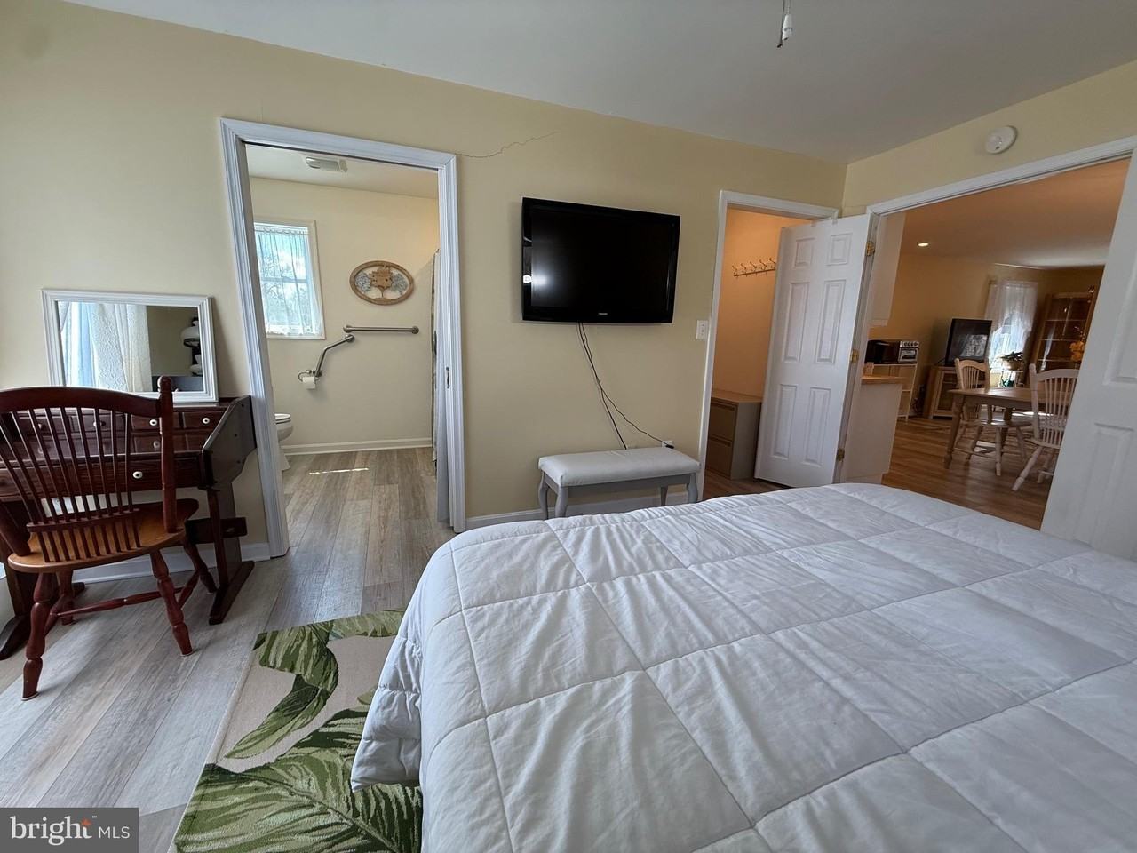 Bonaparte Ave - Photo 6 of 14