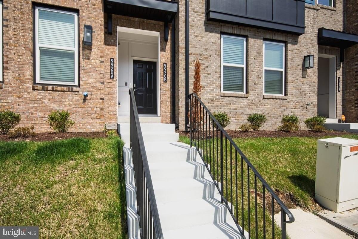 9920 Sir Barton Way Unit B - Photo 2 of 33