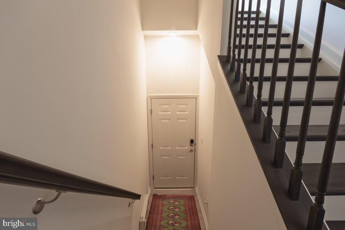 9920 Sir Barton Way Unit B - Photo 3 of 33