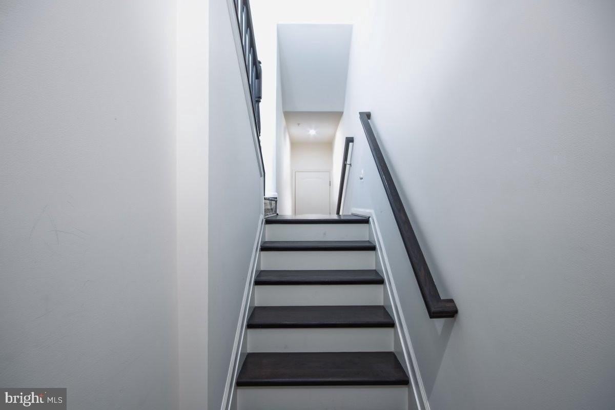 9920 Sir Barton Way Unit B - Photo 4 of 33