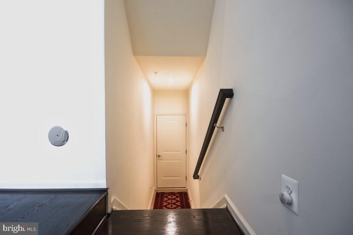 9920 Sir Barton Way Unit B - Photo 5 of 33