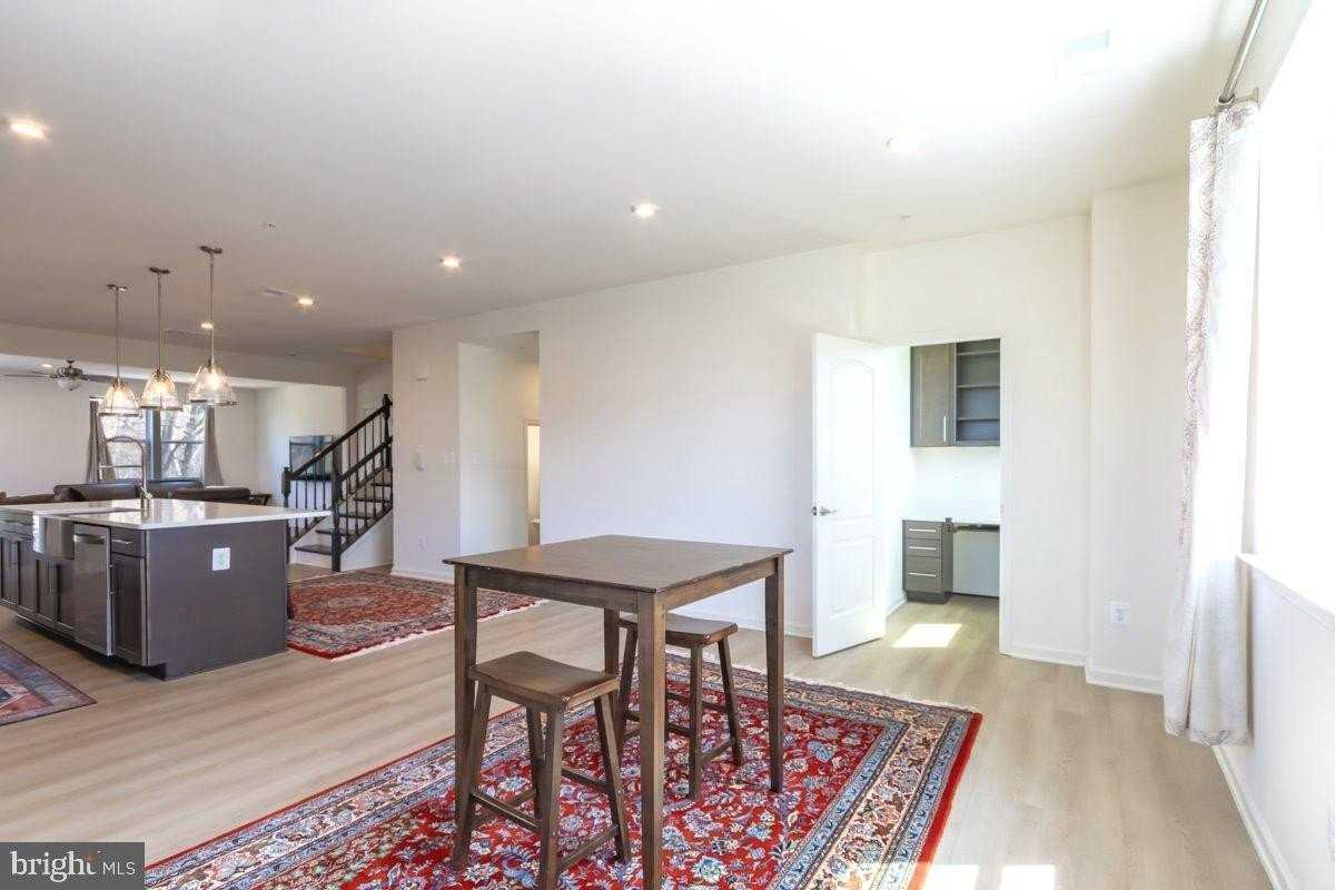 9920 Sir Barton Way Unit B - Photo 7 of 33