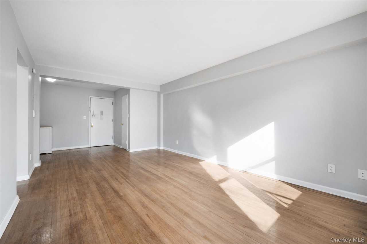 6535 Broadway - Photo 4 of 15