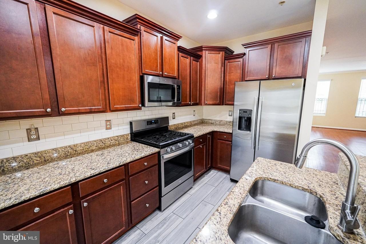 15216 N Berwick Ln - Photo 7 of 28