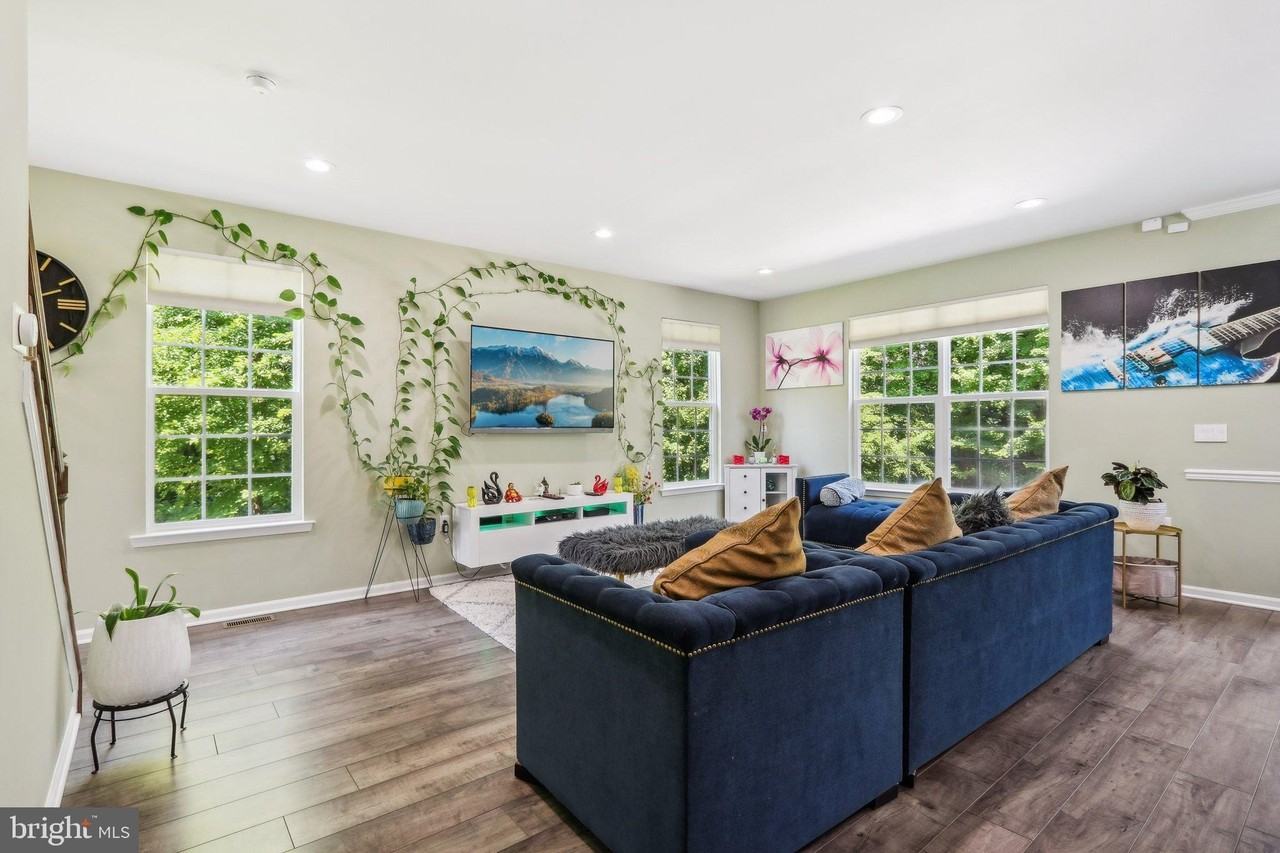 206 Shields Ct - Photo 2 of 38