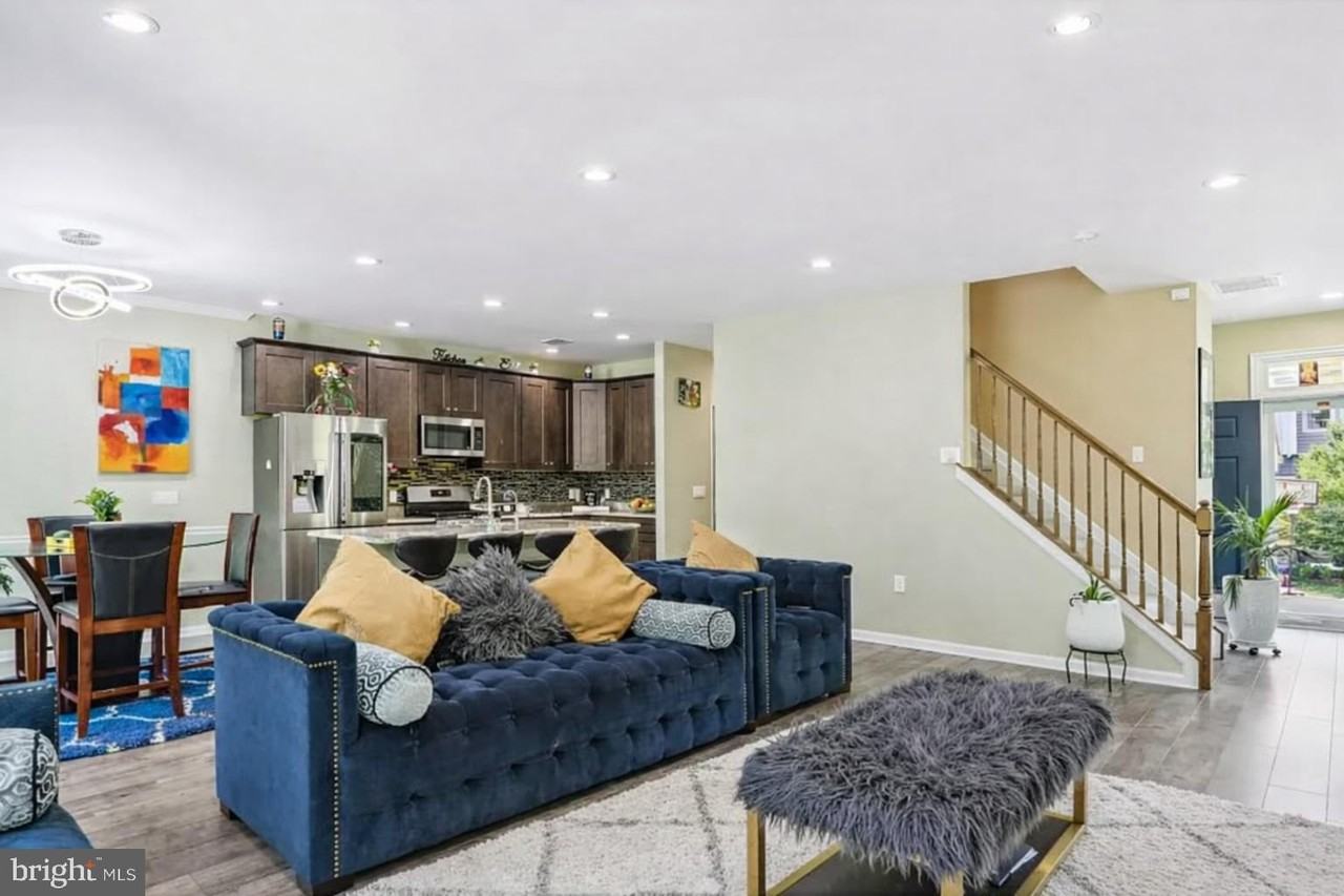 206 Shields Ct - Photo 3 of 38