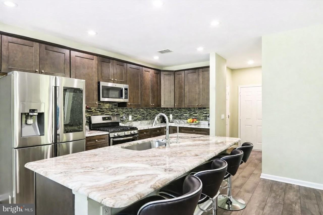 206 Shields Ct - Photo 4 of 38