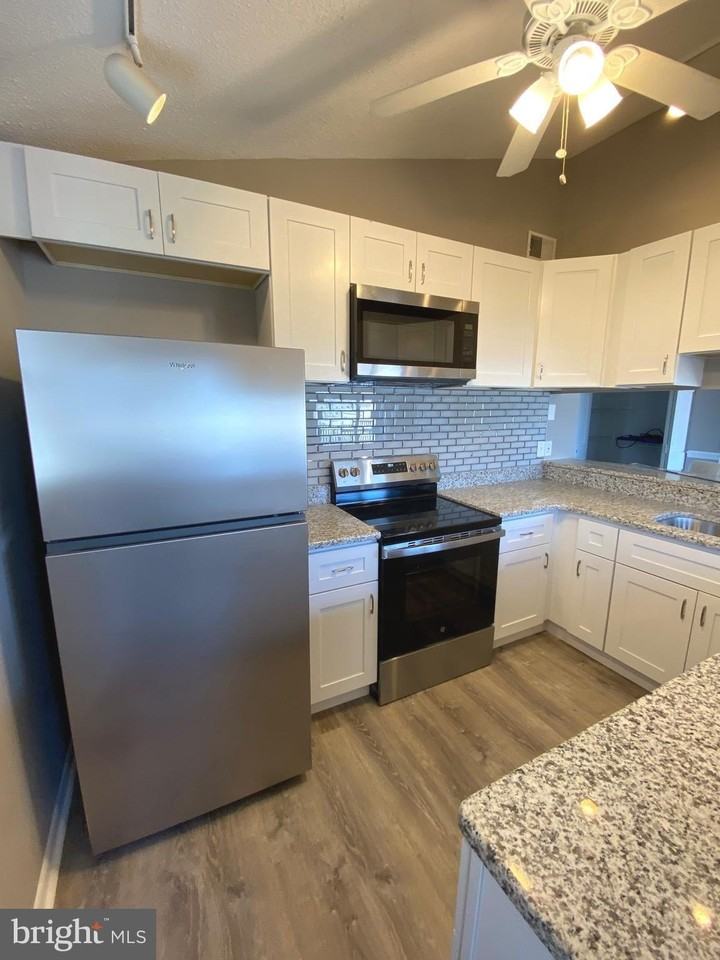 478 E Main St Unit 480 - Photo 3 of 8