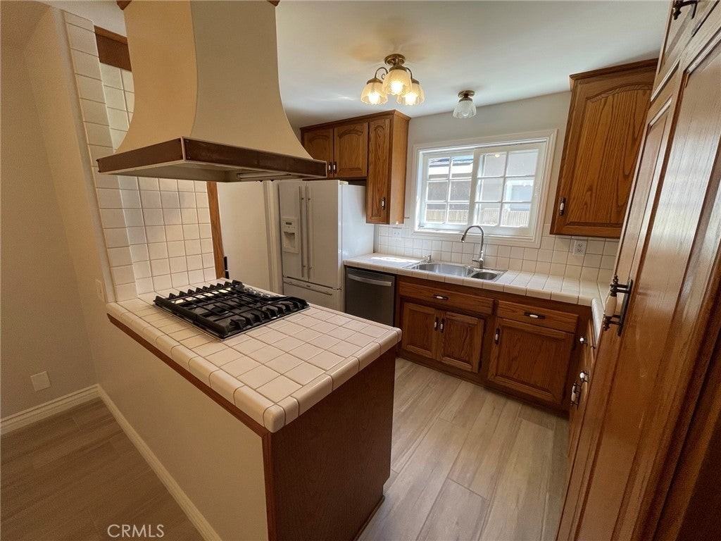 5412 Huntley Ave - Photo 4 of 14
