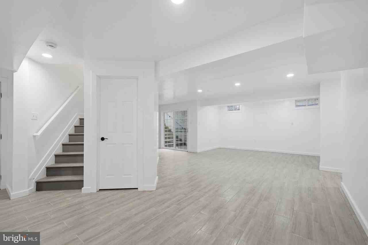 9485 Vess Ct - Photo 4 of 44