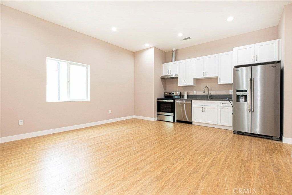741 E Doran St - Photo 3 of 15