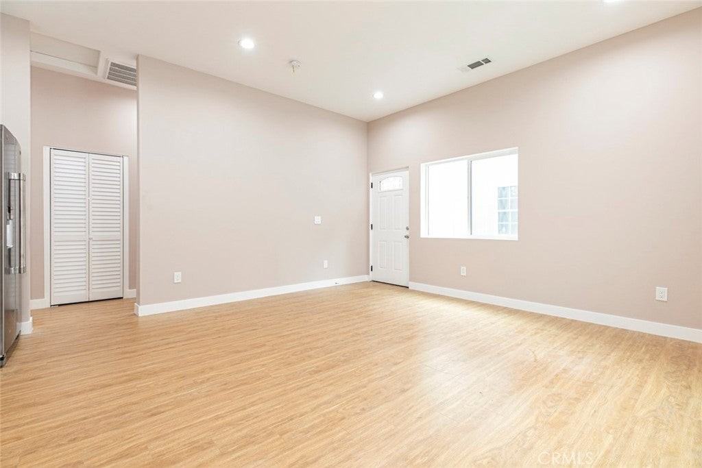 741 E Doran St - Photo 6 of 15