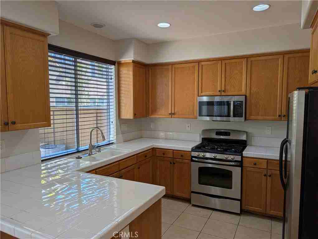 1142 Shorecrest Ln - Photo 4 of 14