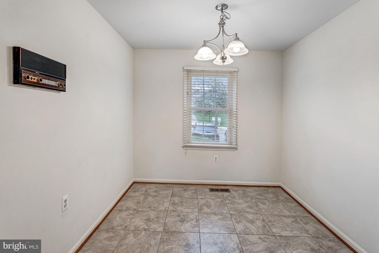 11337 Cromwell Ct - Photo 6 of 30