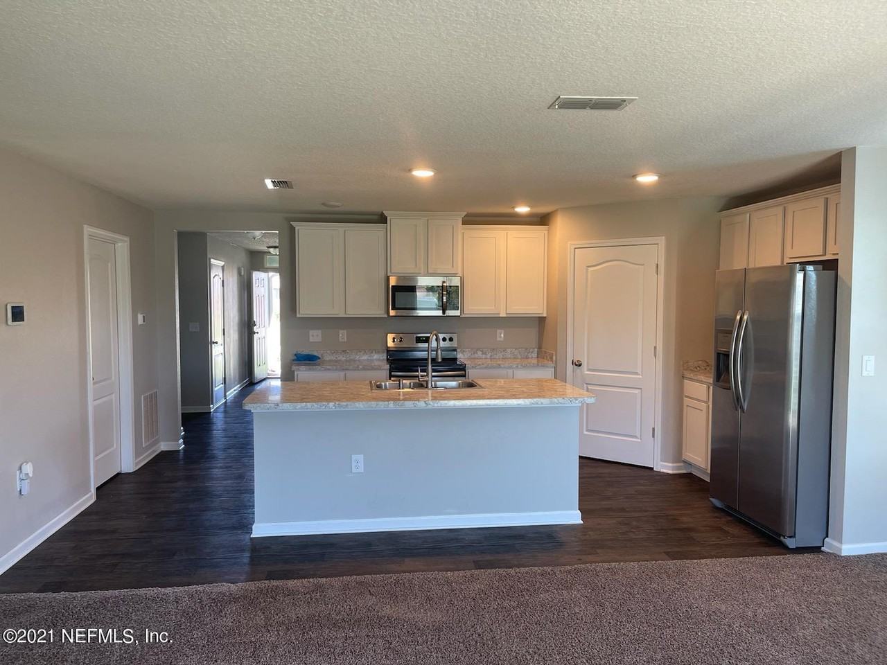 2100 Pebble Point Dr - Photo 4 of 33
