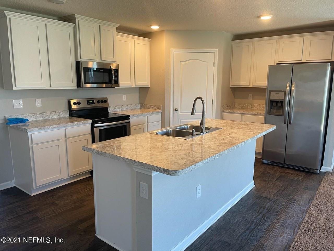 2100 Pebble Point Dr - Photo 6 of 33
