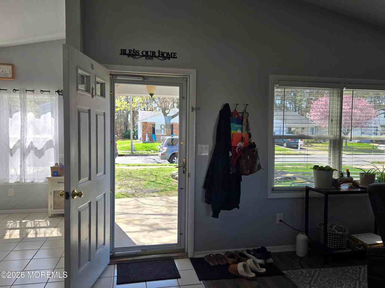 51 Nautilus Dr - Photo 3 of 11