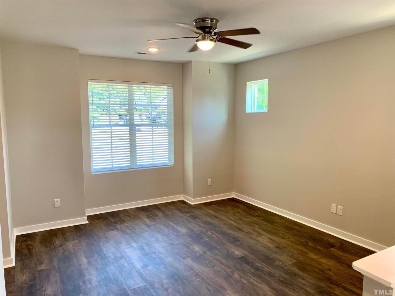 801 S Franklin St - Photo 4 of 22