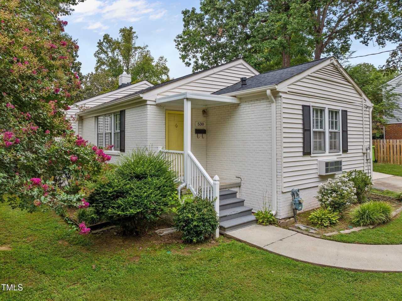 530 Banks St - Photo 2 of 50