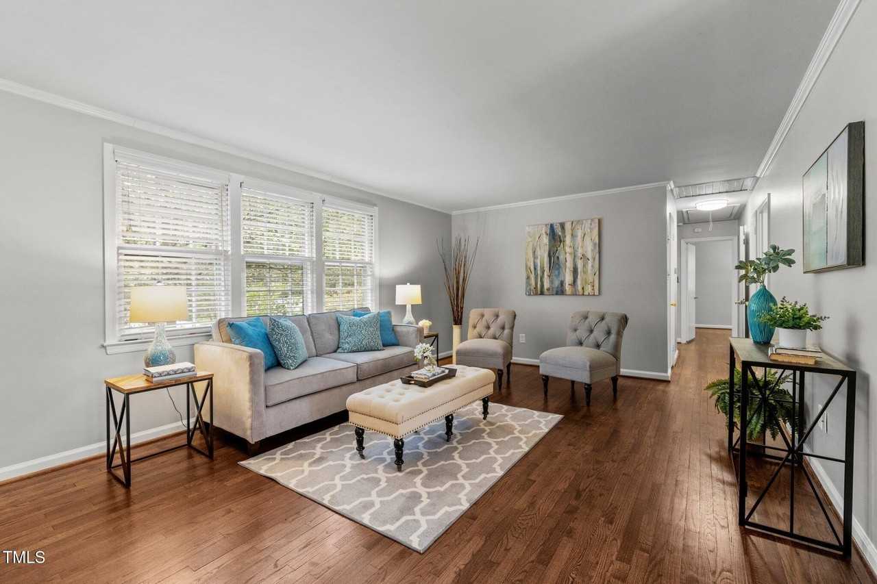 530 Banks St - Photo 4 of 50