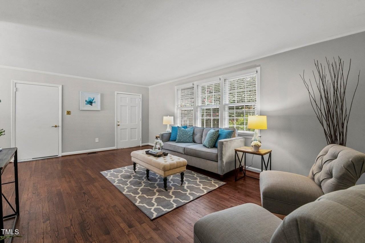 530 Banks St - Photo 5 of 50