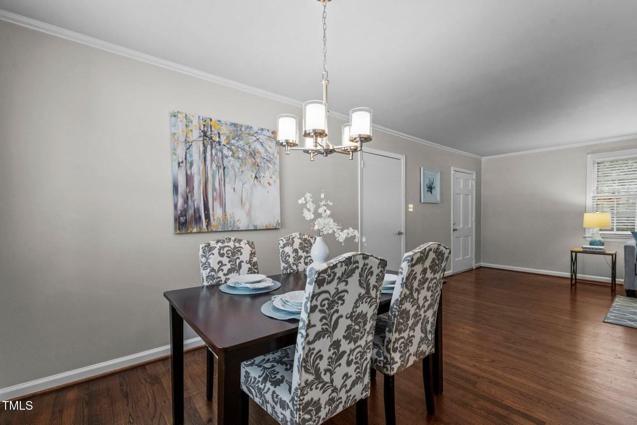 530 Banks St - Photo 6 of 50