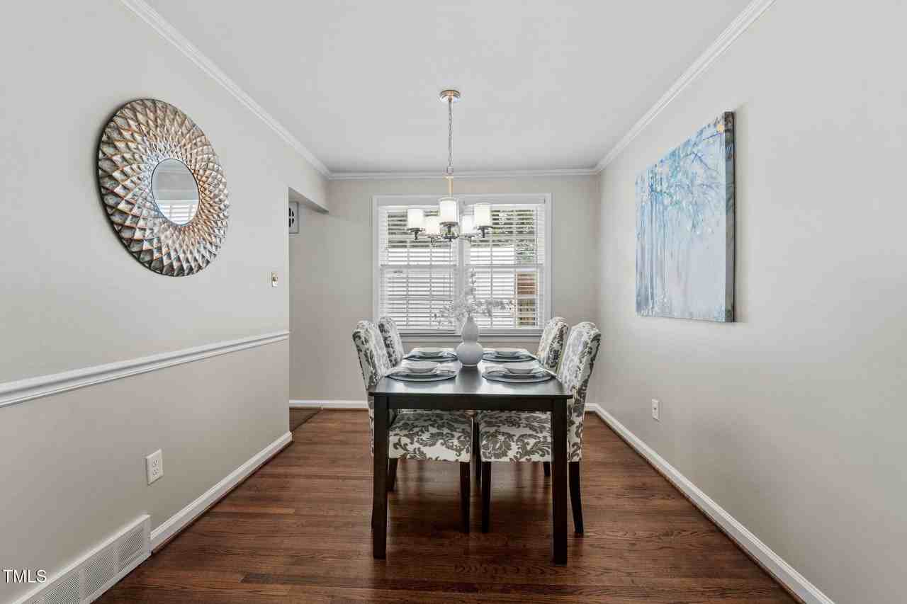 530 Banks St - Photo 7 of 50