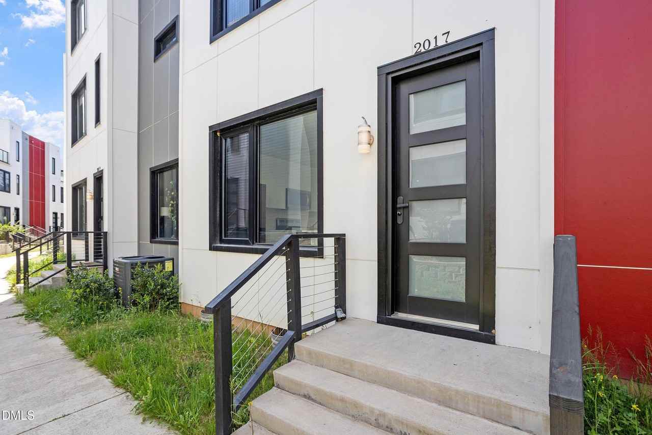 2017 Jade St - Photo 3 of 32