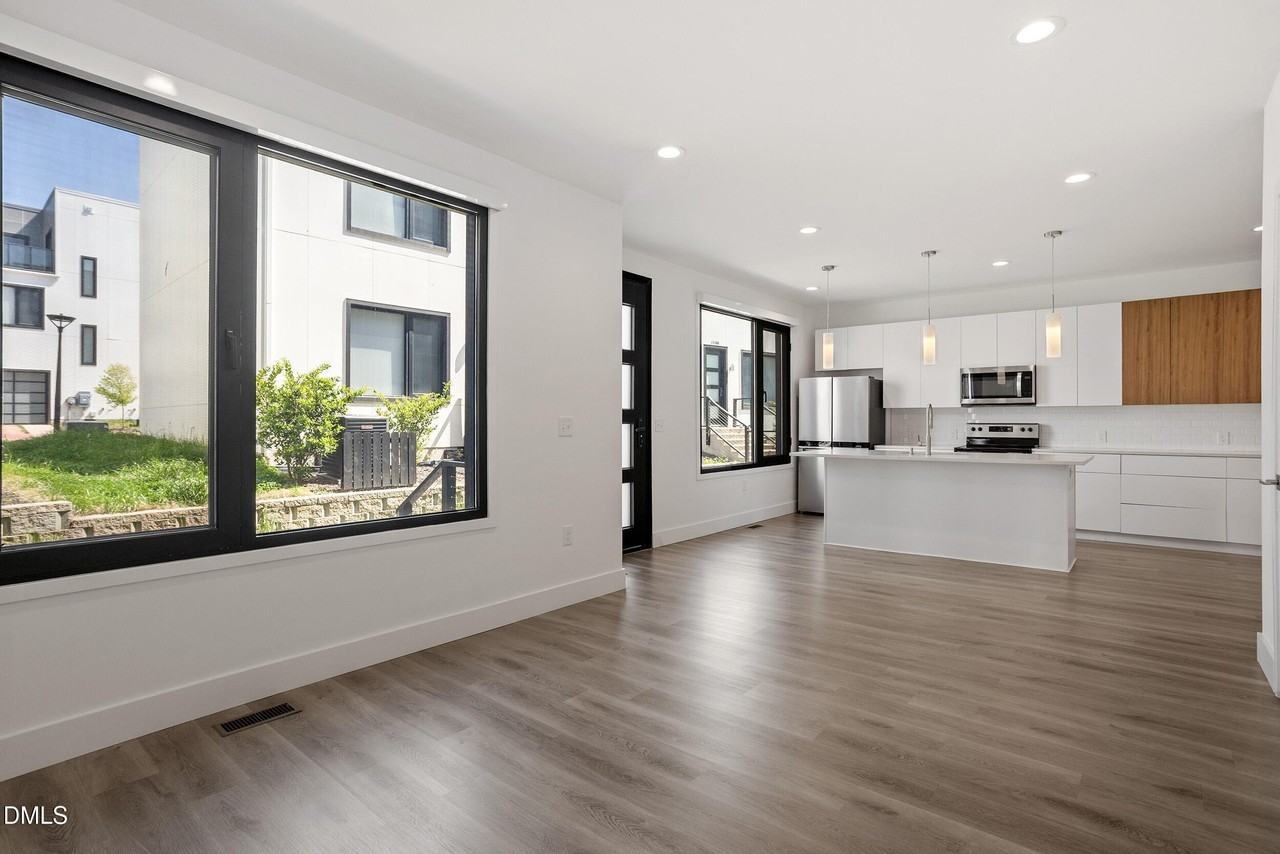 2017 Jade St - Photo 7 of 32