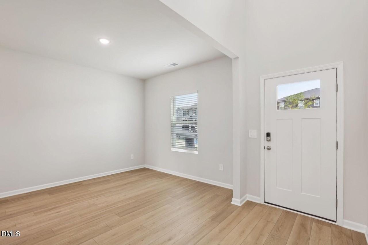 693 White Birch Ln - Photo 5 of 29