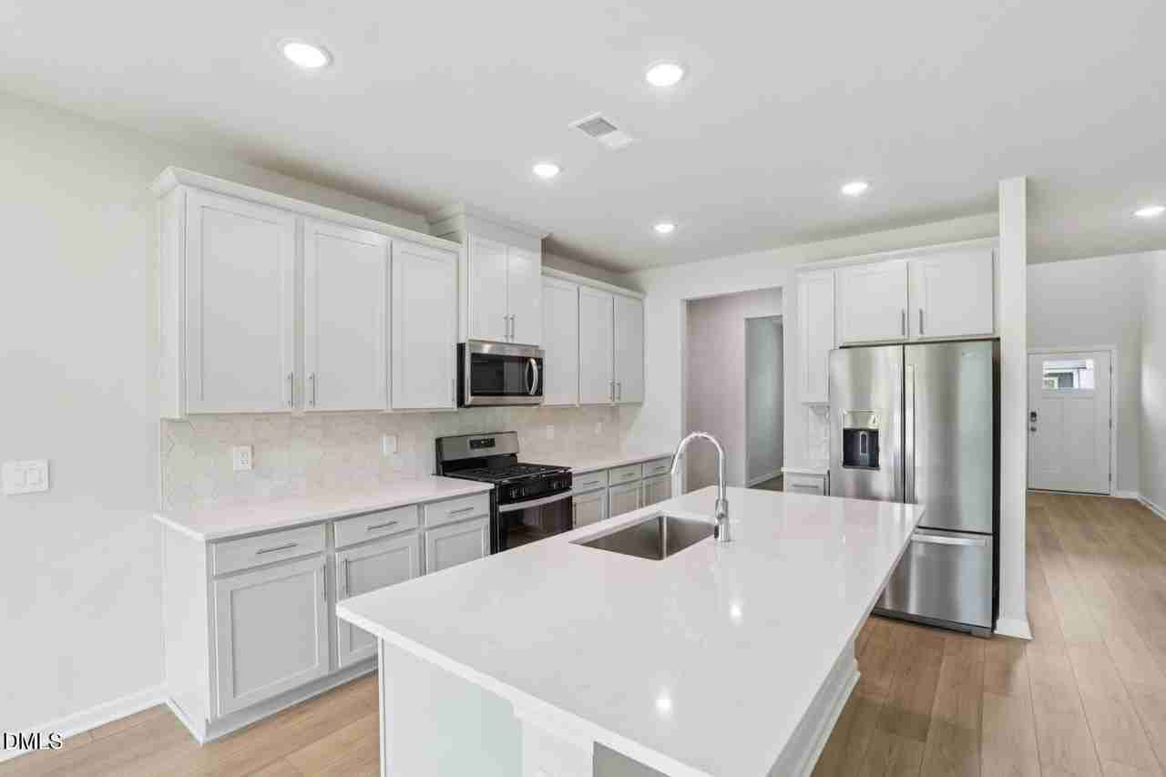 693 White Birch Ln - Photo 7 of 29