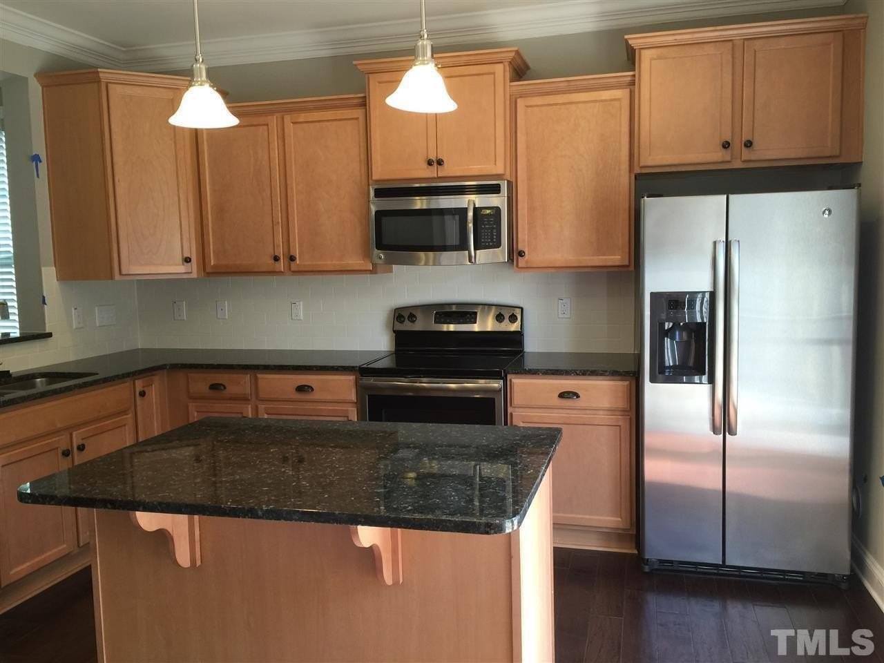 1401 Town Home Dr - Photo 4 of 31