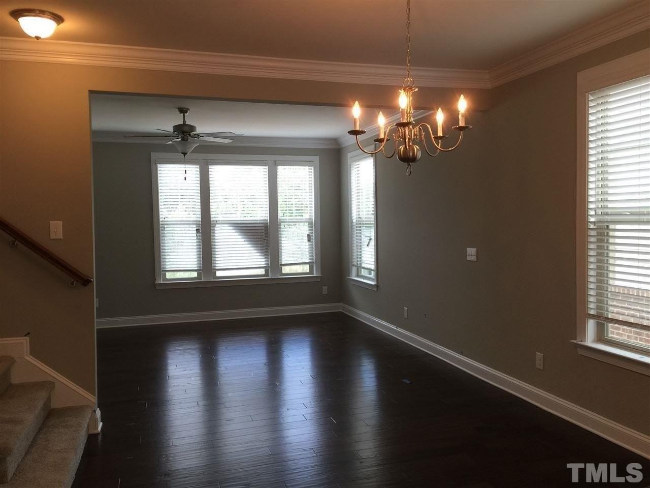 1401 Town Home Dr - Photo 5 of 31